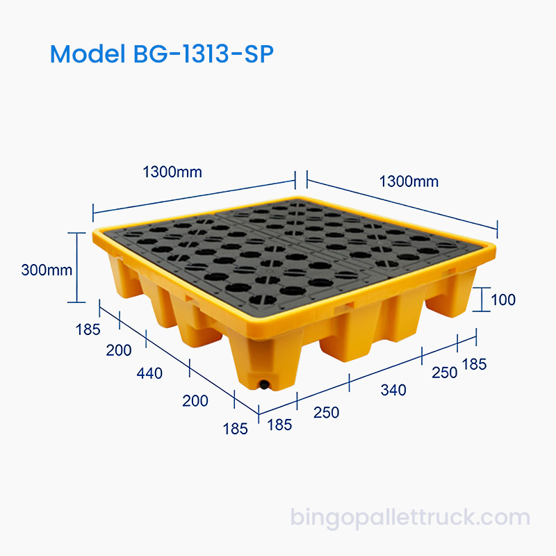 1300 x 1300 mm auslaufsichere Auffangpalette für 4 Fässer